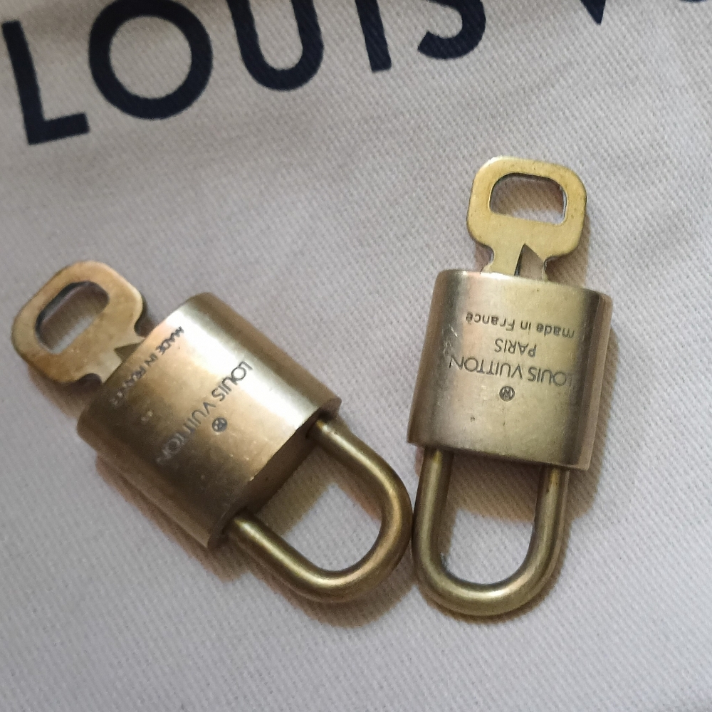 Authentic Louis Vuitton Lock & Key # 310 - Picture 7 of 11
